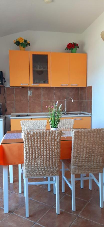 Apartment Pecarevic - A Holiday With A Stunning View Vis Zewnętrze zdjęcie