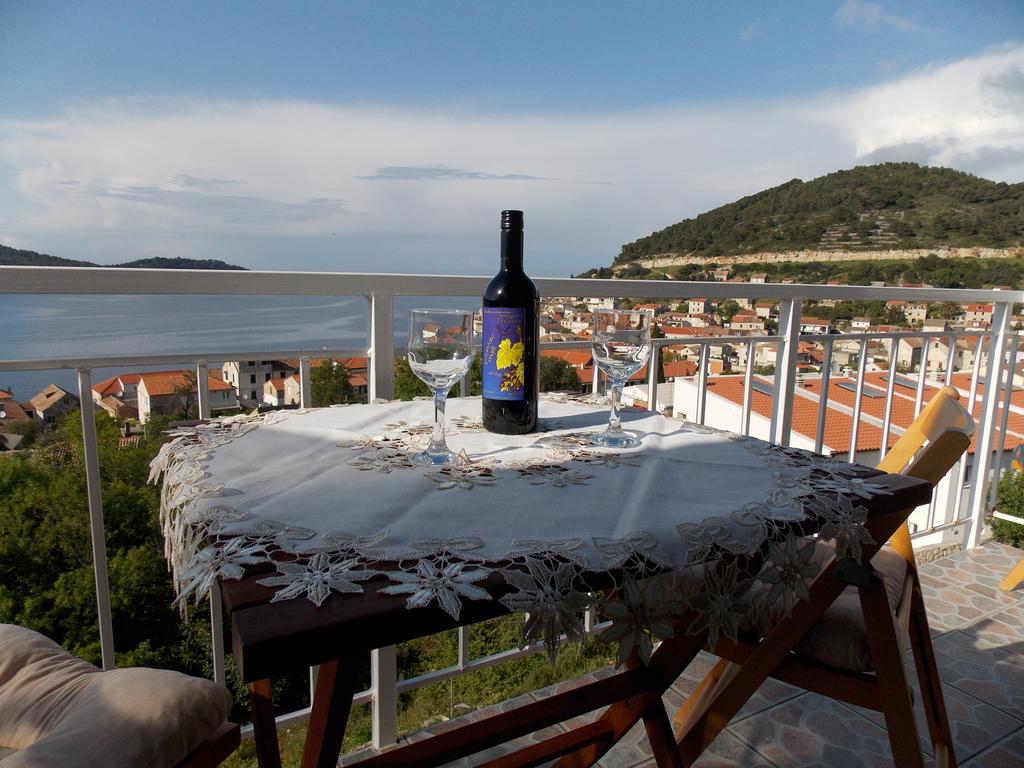 Apartment Pecarevic - A Holiday With A Stunning View Vis Pokój zdjęcie