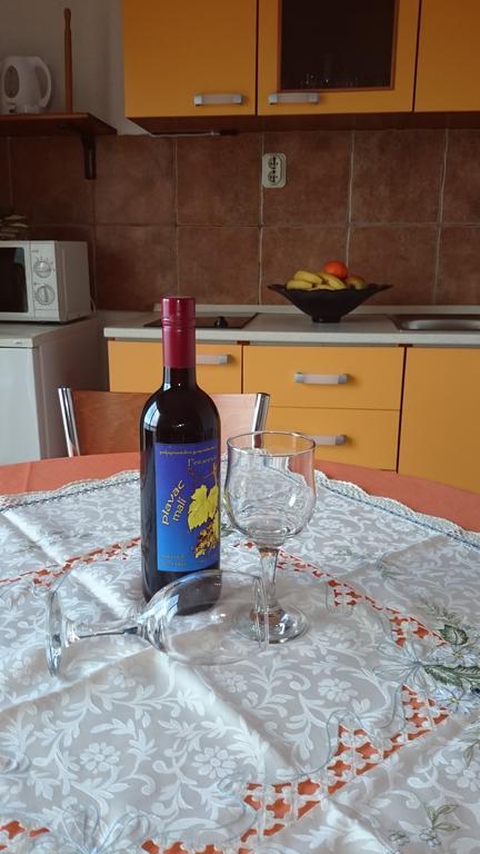 Apartment Pecarevic - A Holiday With A Stunning View Vis Zewnętrze zdjęcie