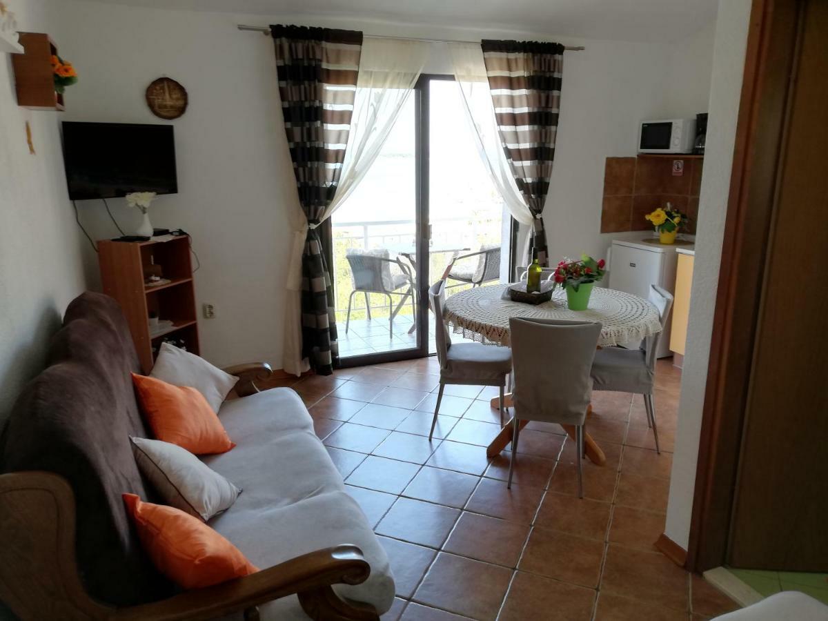 Apartment Pecarevic - A Holiday With A Stunning View Vis Zewnętrze zdjęcie