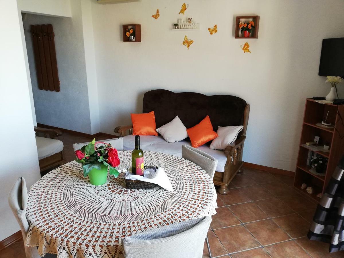 Apartment Pecarevic - A Holiday With A Stunning View Vis Zewnętrze zdjęcie
