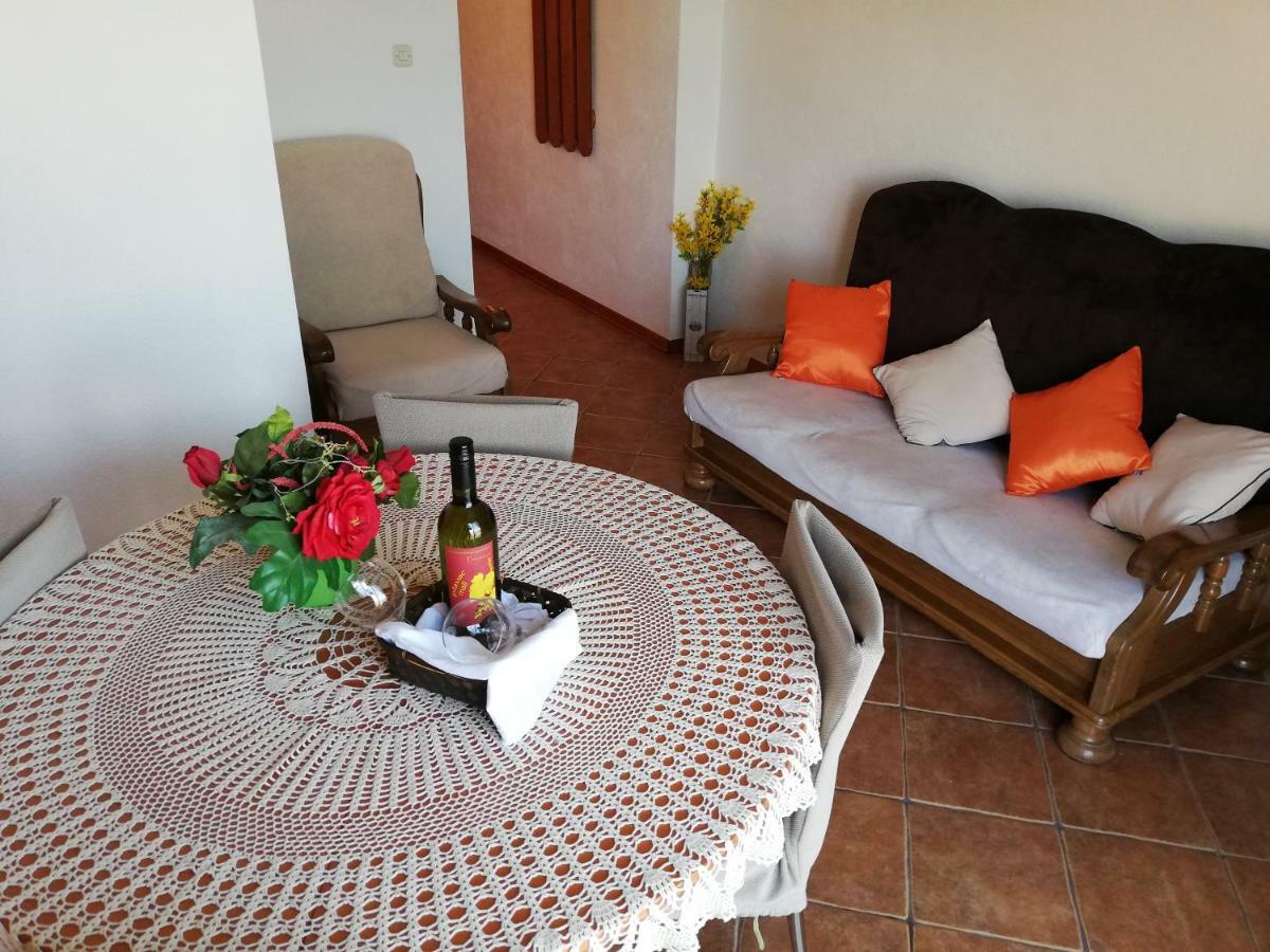 Apartment Pecarevic - A Holiday With A Stunning View Vis Zewnętrze zdjęcie