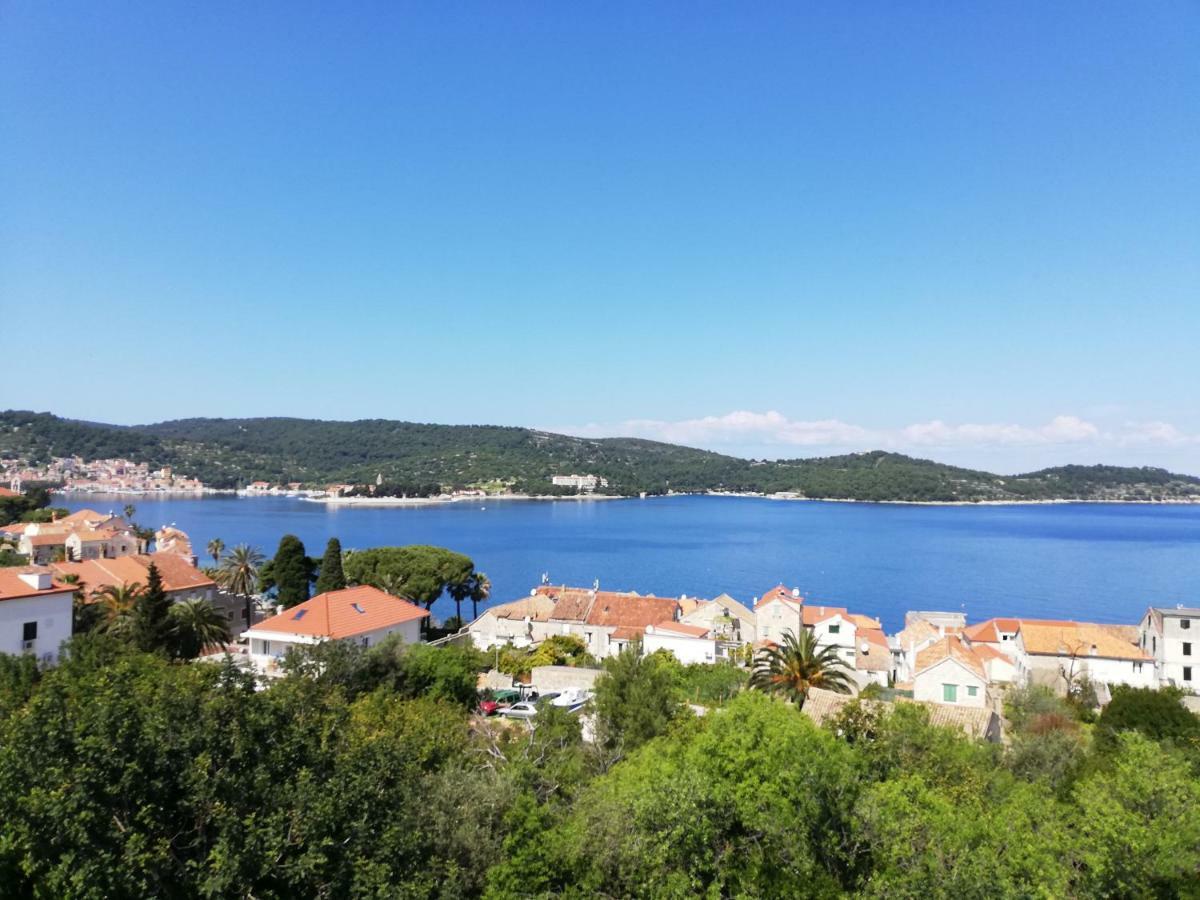 Apartment Pecarevic - A Holiday With A Stunning View Vis Zewnętrze zdjęcie