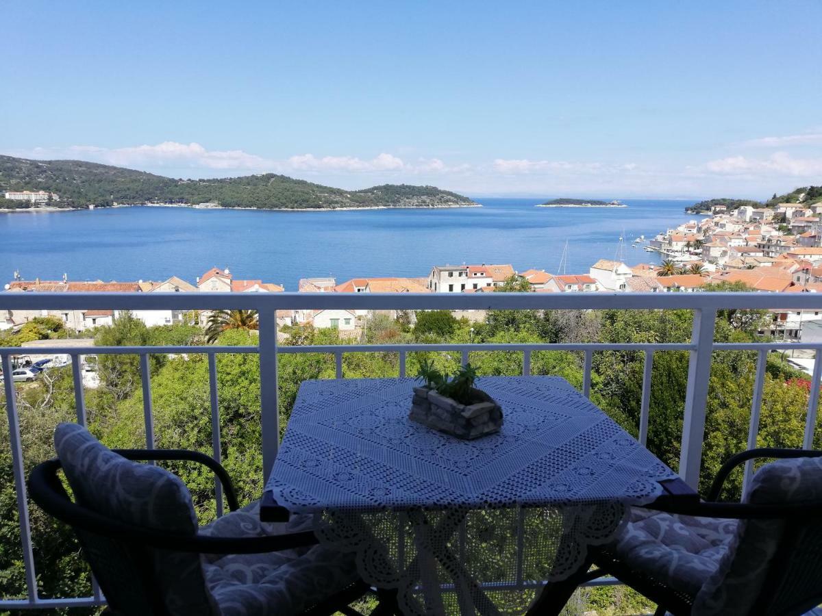 Apartment Pecarevic - A Holiday With A Stunning View Vis Zewnętrze zdjęcie