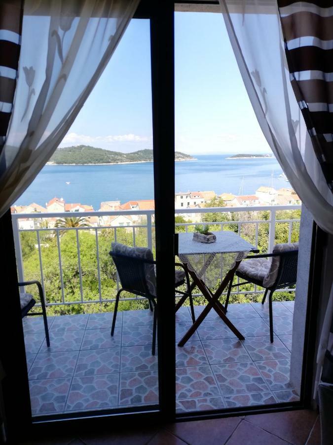 Apartment Pecarevic - A Holiday With A Stunning View Vis Zewnętrze zdjęcie